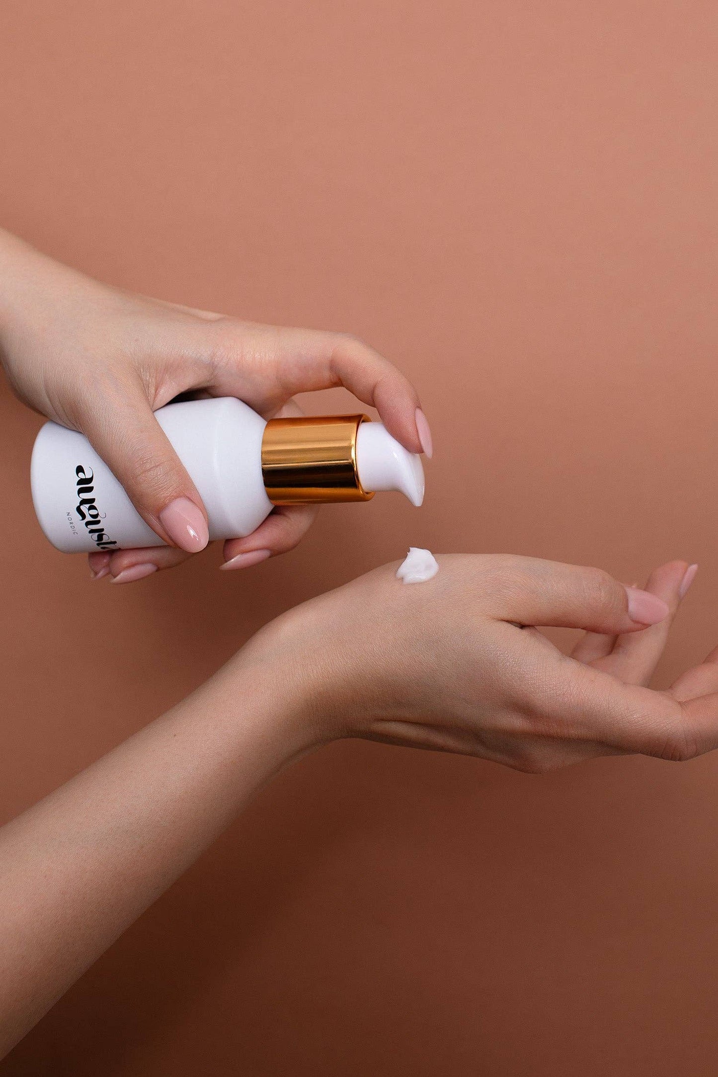 Augusta Hydrating Shower Cream - pH-balanced intimate cleanser in 100ml recyclable bottle